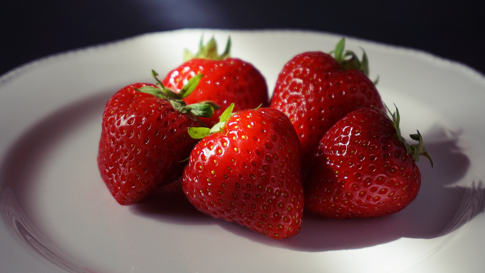 Berries: Nature's Sweet Treat (image credits: stocksnap)