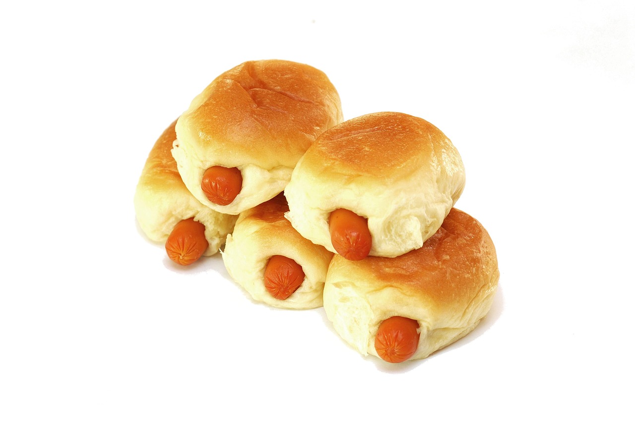 Hotdog Towers Go Viral: Social Media Buzz (image credits: pixabay)