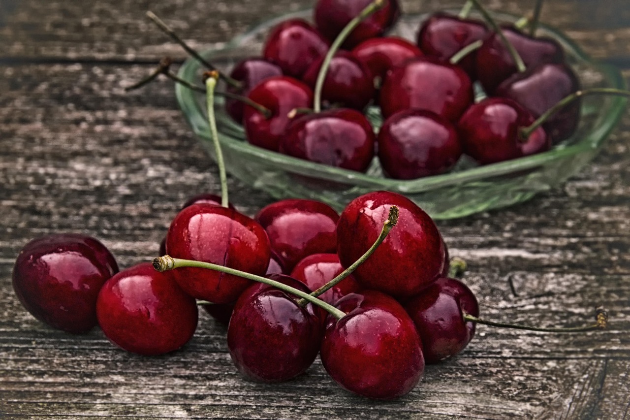 Cherries: A Sweet Treat (image credits: pixabay)
