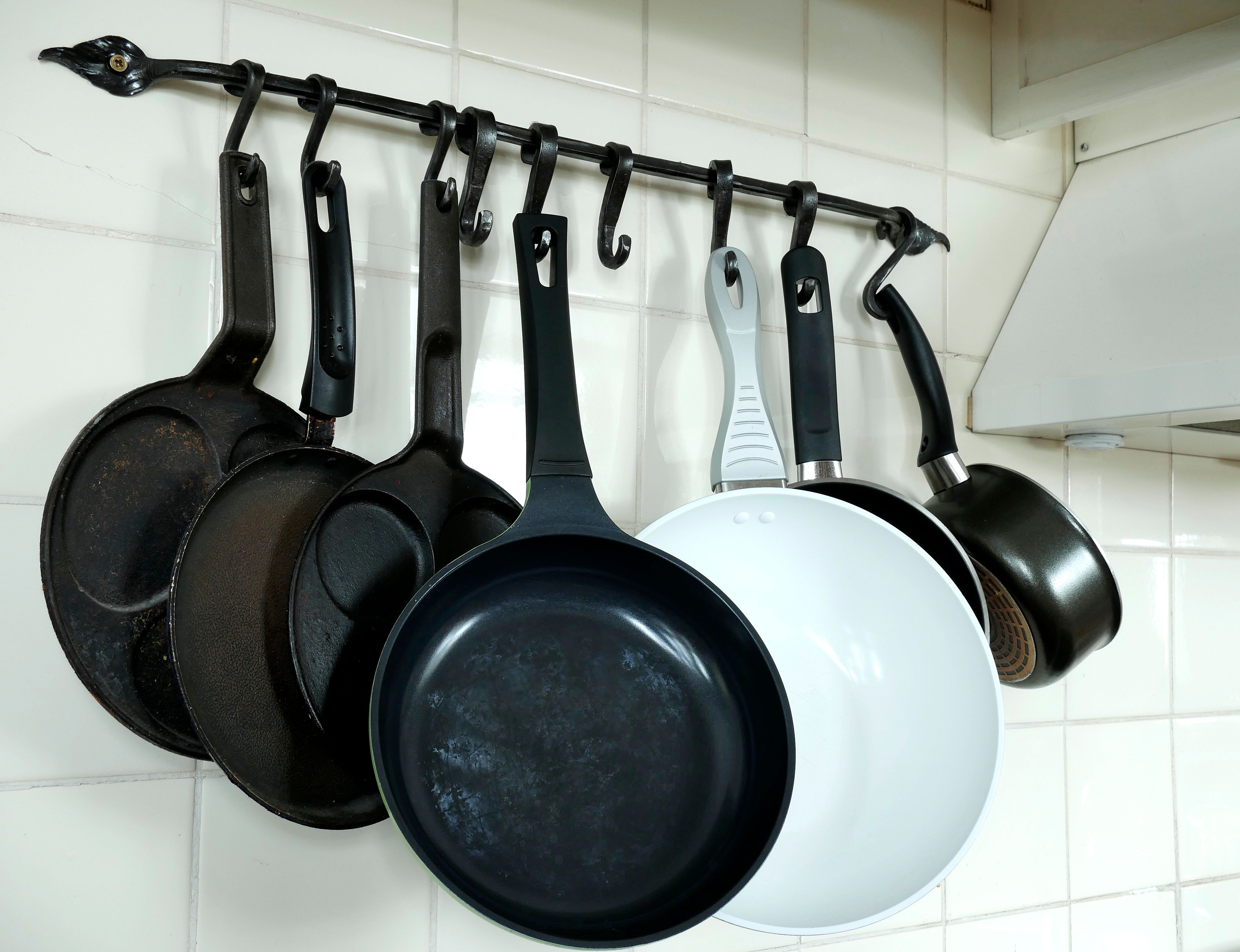 Shorter Pan Lifespan Means More Waste (image credits: wikimedia)