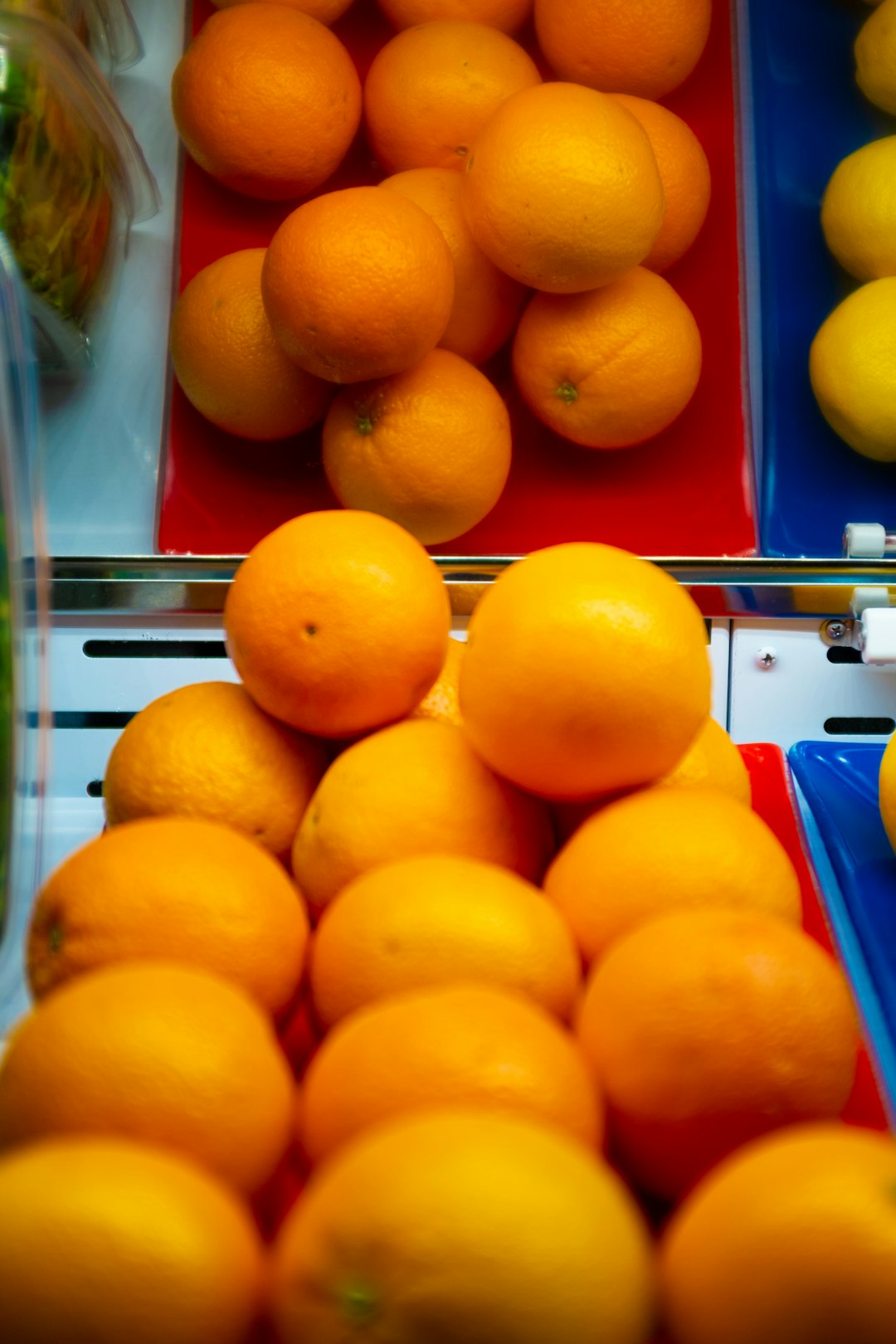 Traditional Supermarkets Losing Market Share (image credits: unsplash)