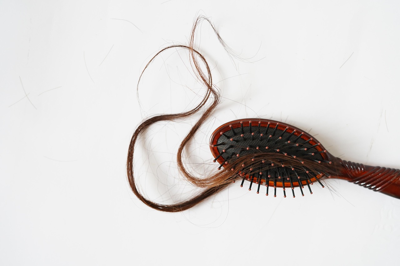 2. Brittle Nails and Hair Loss (image credits: pixabay)