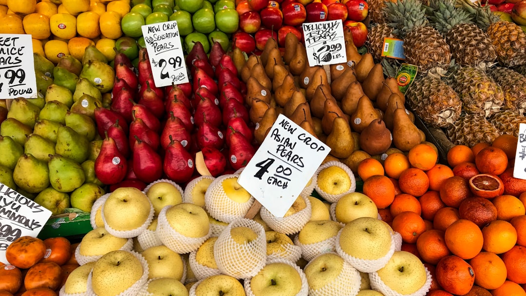 Fresh Fruits: Apples and Oranges Face Uncertain Prices (image credits: unsplash)
