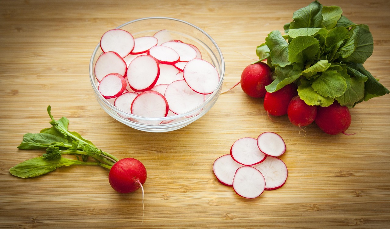 Radishes: Spicy Hydration (image credits: pixabay)