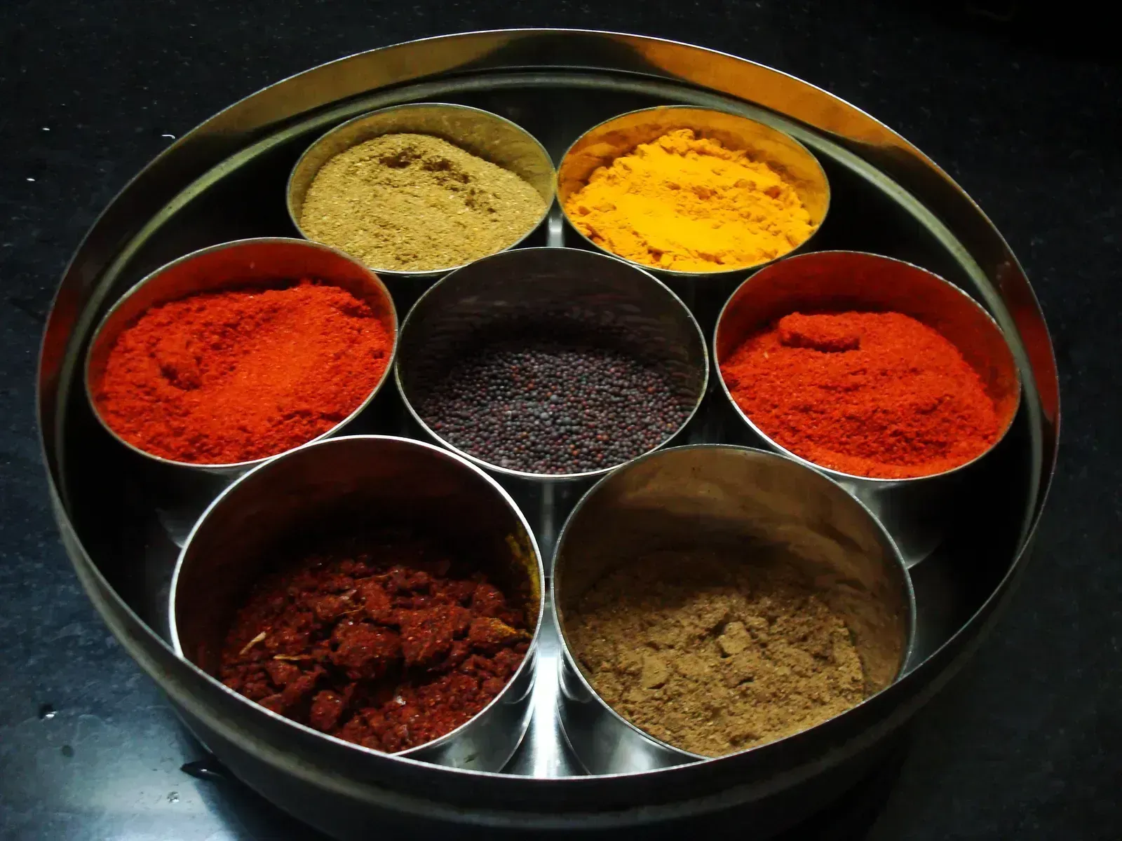 9. Spices Stored in Clear Containers Near Heat (Image Credits: Wikimedia)