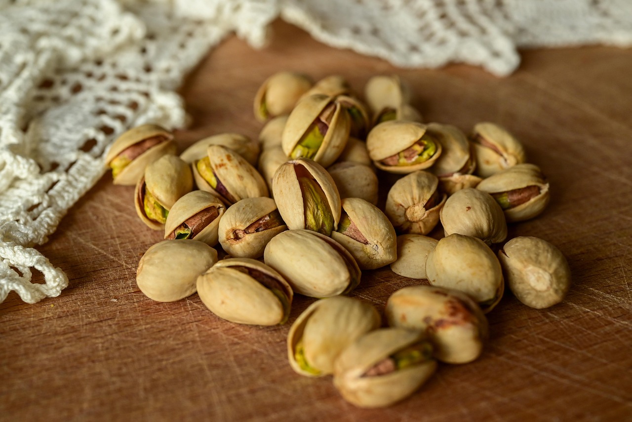 5. Pistachios: The Snack That Loves Your Heart (image credits: pixabay)