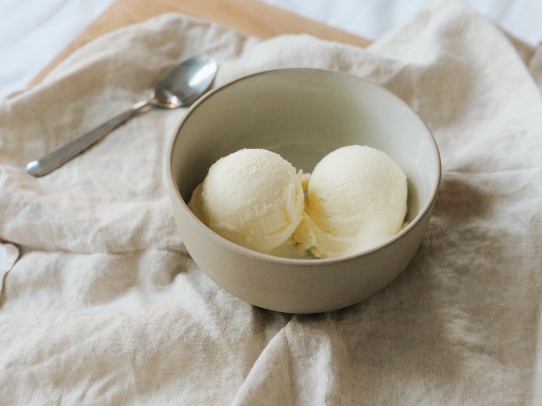 Vanilla Ice Cream and Olive Oil (image credits: pixabay)