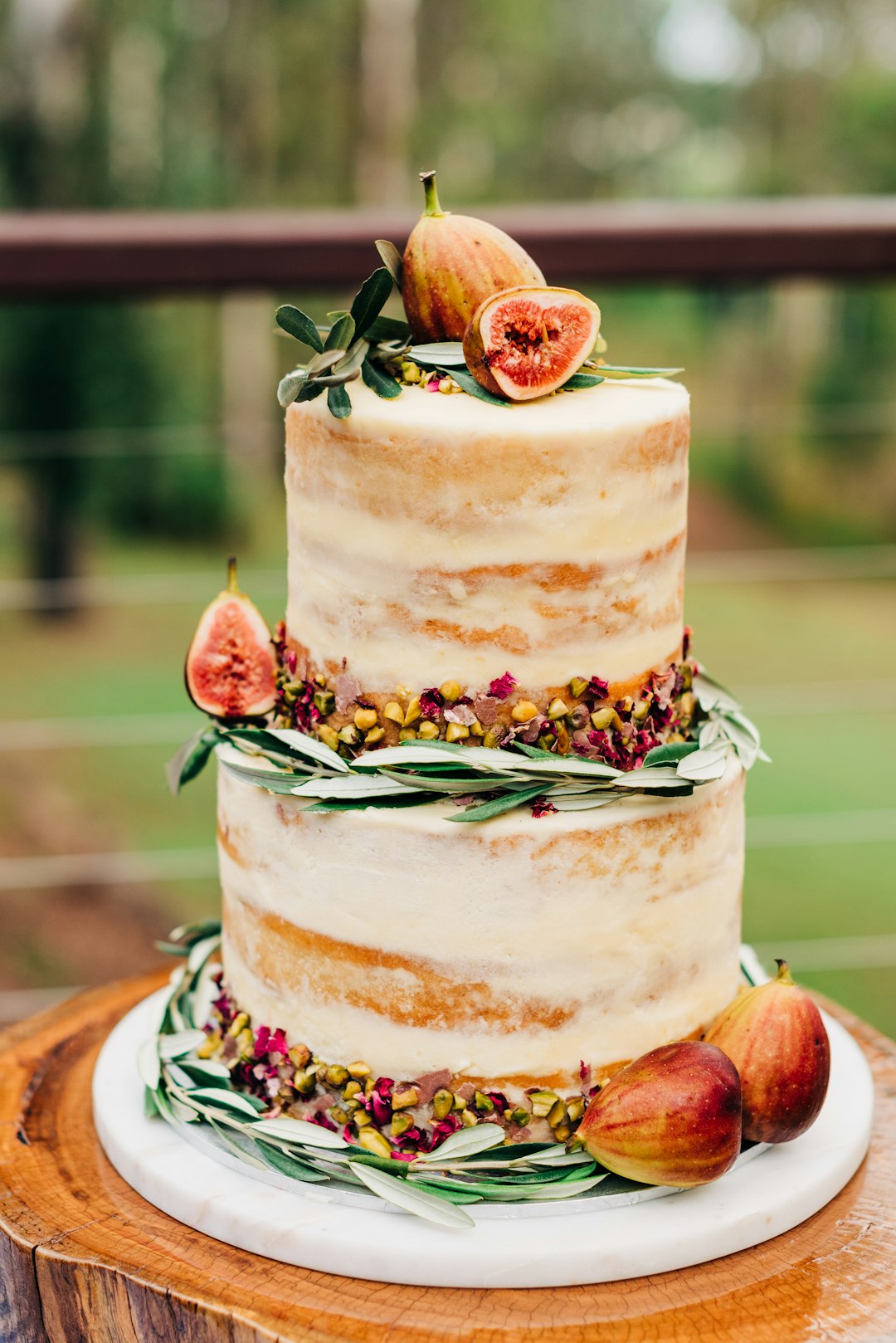 The Surprising Return of Maximalist Wedding Cakes (image credits: unsplash)