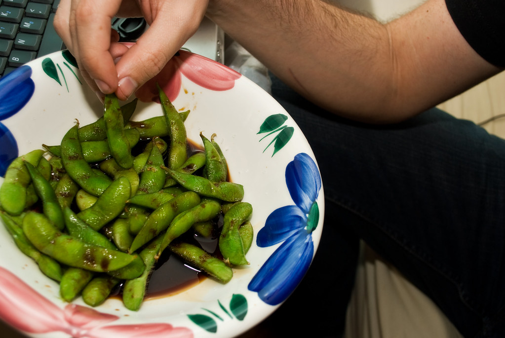 The Midnight Sushi Alternative: Edamame (image credits: flickr)