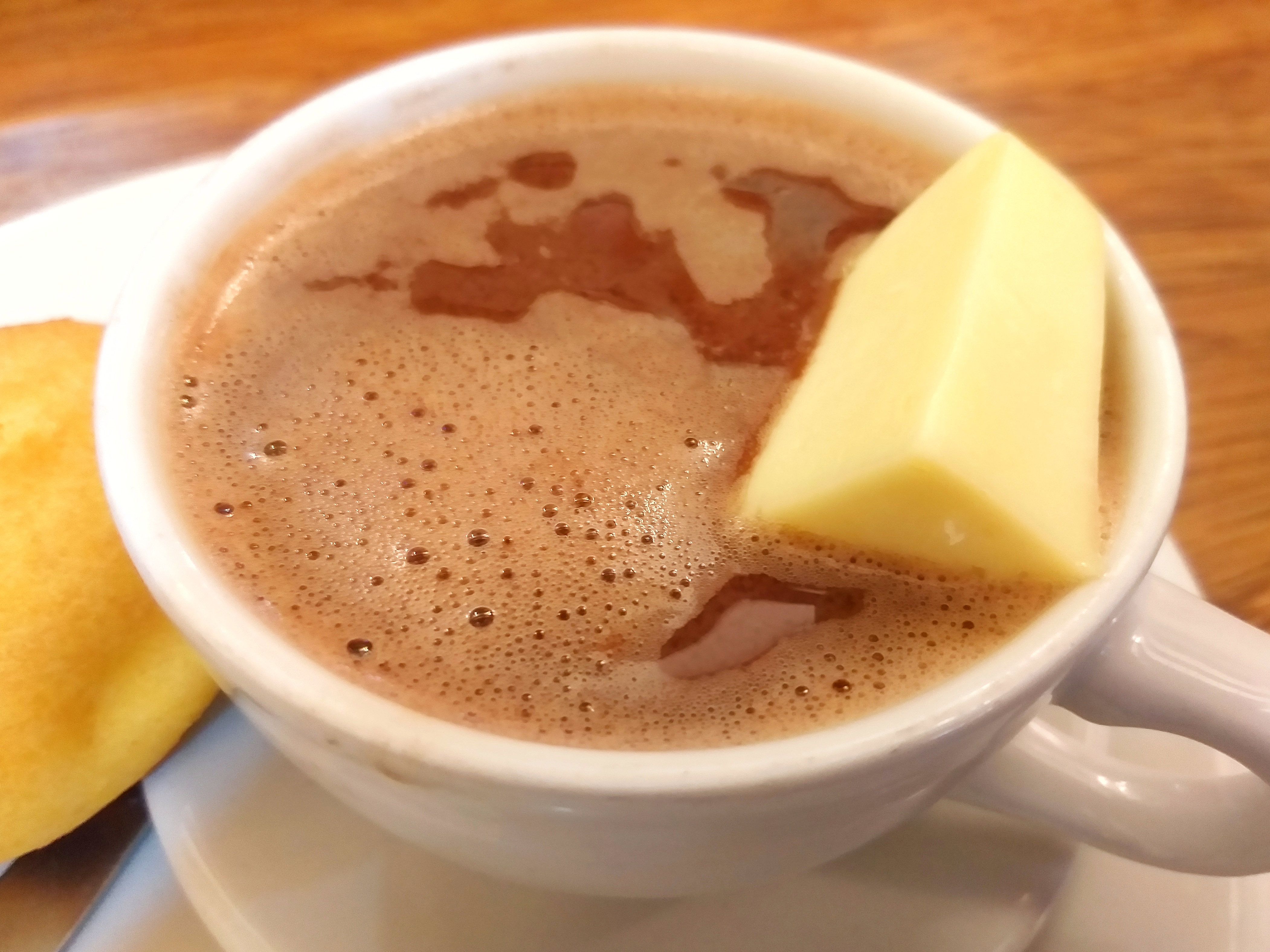 Colombian Chocolate con Queso - The Surprising Cheese Addition (image credits: By Caldobasico, CC BY-SA 4.0, https://commons.wikimedia.org/w/index.php?curid=137118884)