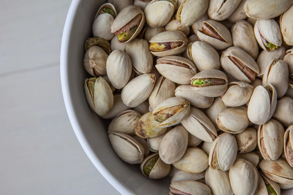 Nuts and Seeds: The Healthy Fat and Protein Combination (image credits: rawpixel)