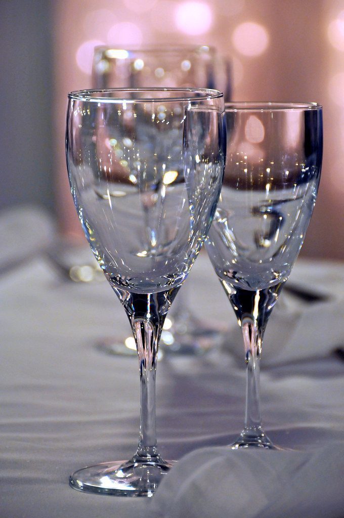 Why Your Water Glass Takes Forever to Get Refilled (Image Credits: Unsplash)