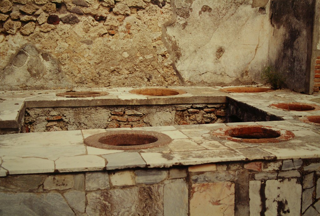 Ancient Romans Invented Fast Food Over 2000 Years Ago (Image Credits: Flickr)