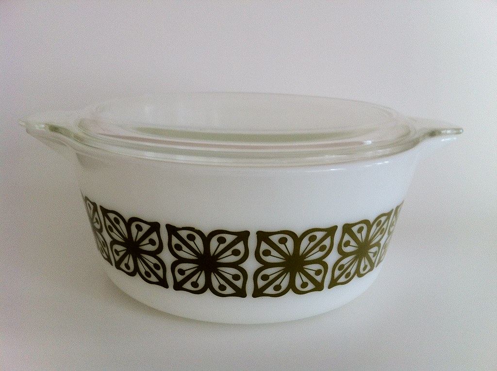 Pyrex Pattern Casserole Dishes (Image Credits: Flickr)