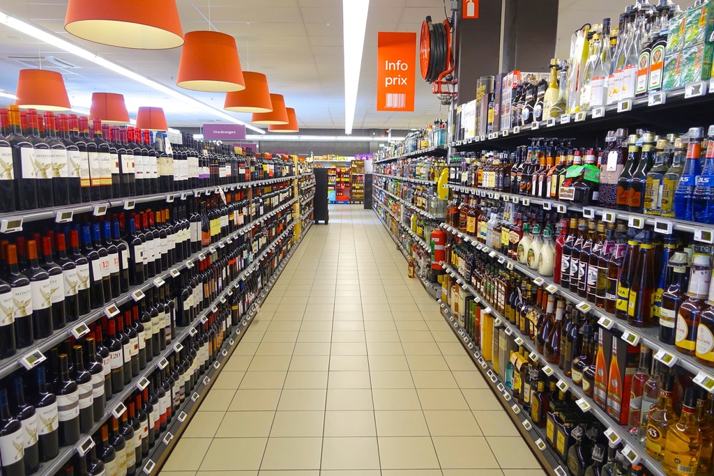 Dangerous Design: The Strategic Store Layout Trap (Image Credits: Rawpixel)