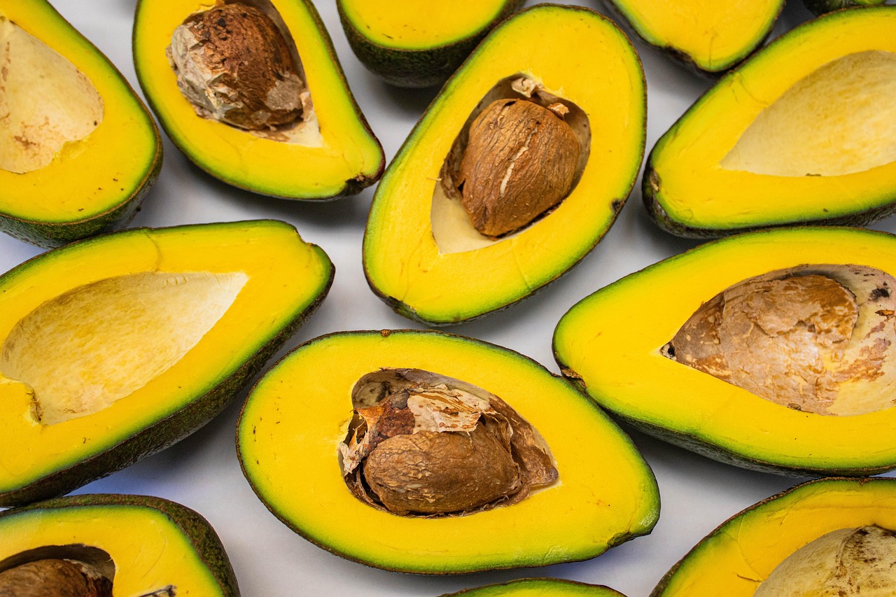 Sliced Avocado or Guacamole (image credits: pixabay)
