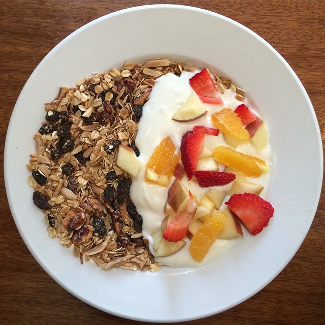 Granola Bars and Yogurt (image credits: wikimedia)