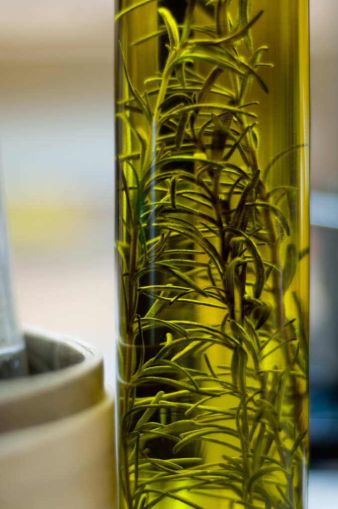 Rosemary Oil (image credits: flickr)