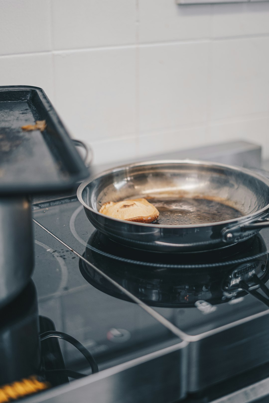 The Marketing Lies That Keep You Buying Toxic Pans (image credits: unsplash)