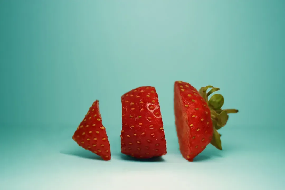 2. Strawberries: The Tau-Taming Surprise (Image Credits: Unsplash)