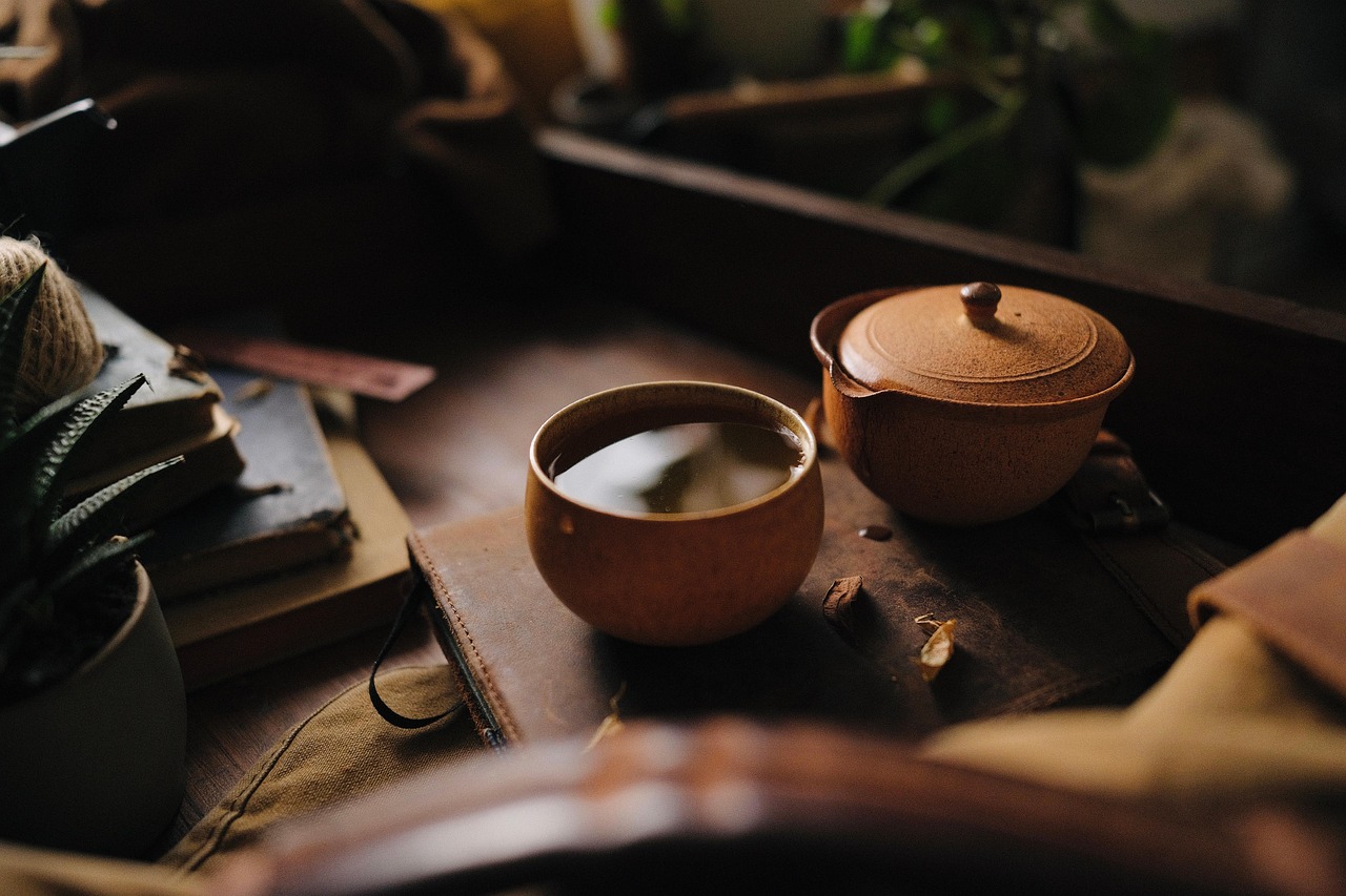 Green Tea and Almonds (image credits: pixabay)