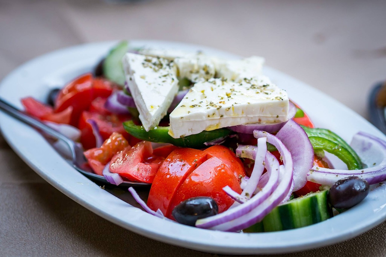 Fresh Greek Salad Bowl: The Classic Cooldown (image credits: pixabay)