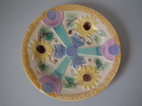 Modern Interpretations of Victorian Cakes (image credits: wikimedia)