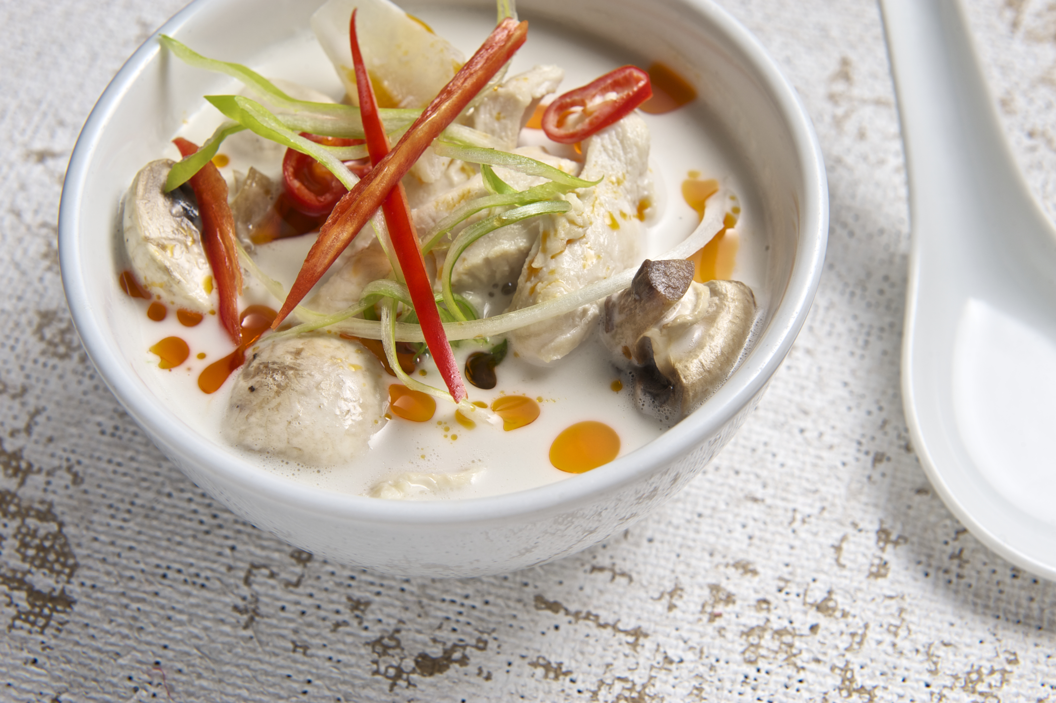 Thai Coconut Soup (Tom Kha Gai): Soothing and Exotic (image credits: wikimedia)