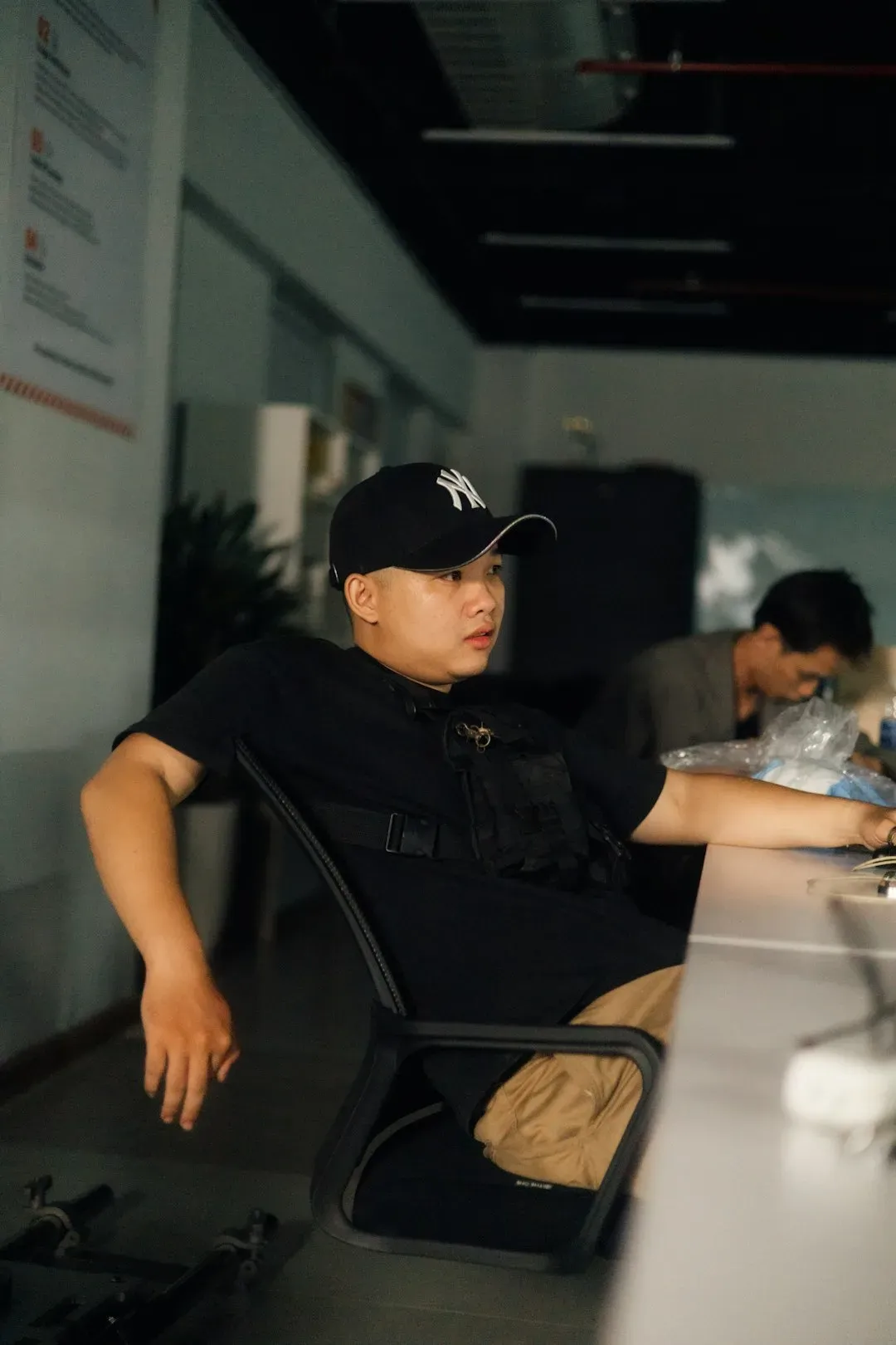 Servers Have to Walk Miles Every Single Shift (Image Credits: Unsplash)