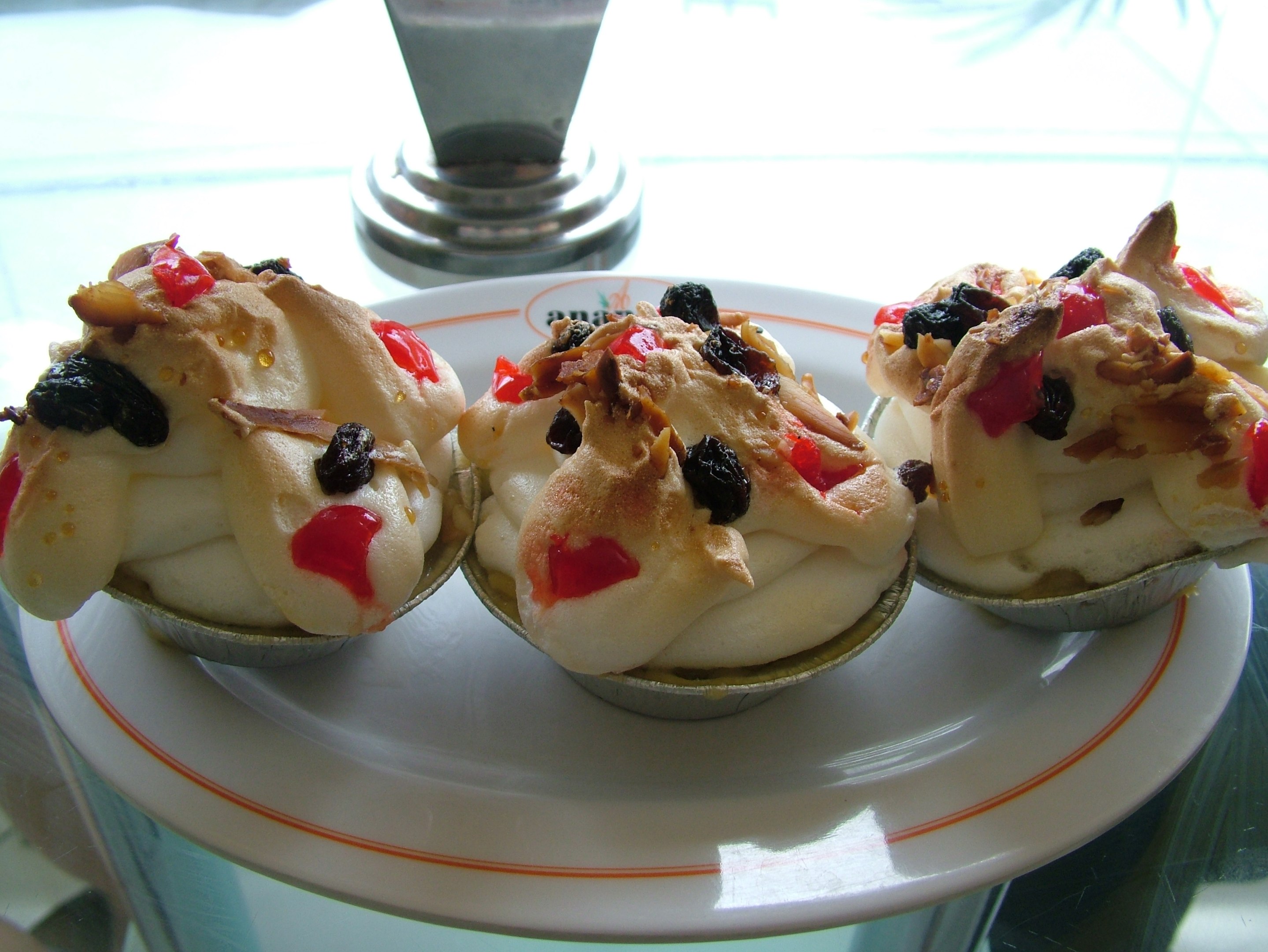 3. Floating Island: A Dessert That Defies Gravity (image credits: wikimedia)