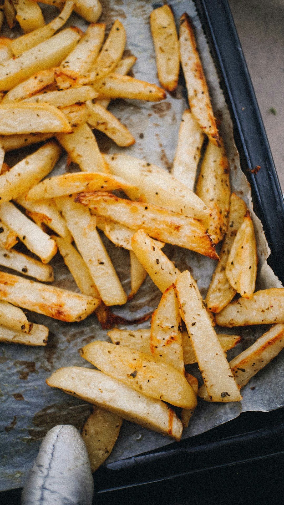 Oven-Baked Fries: Crisp Without the Calories (image credits: unsplash)