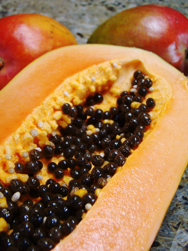 Papaya: Nature's Digestive Enzyme Factory (image credits: flickr)