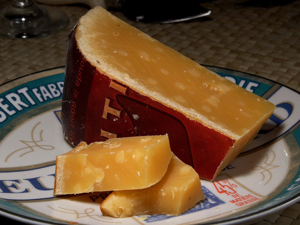 The Science Behind Proper Cheese Storage (image credits: By Jon Sullivan, Public domain, https://commons.wikimedia.org/w/index.php?curid=18000123)
