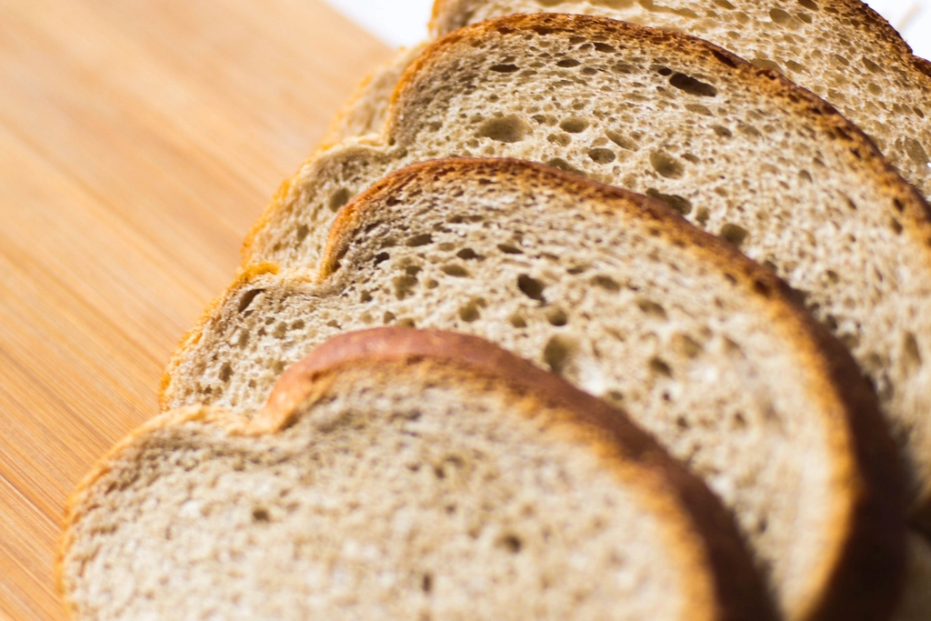 Whole Wheat Bread: The Misleading Label (image credits: rawpixel)