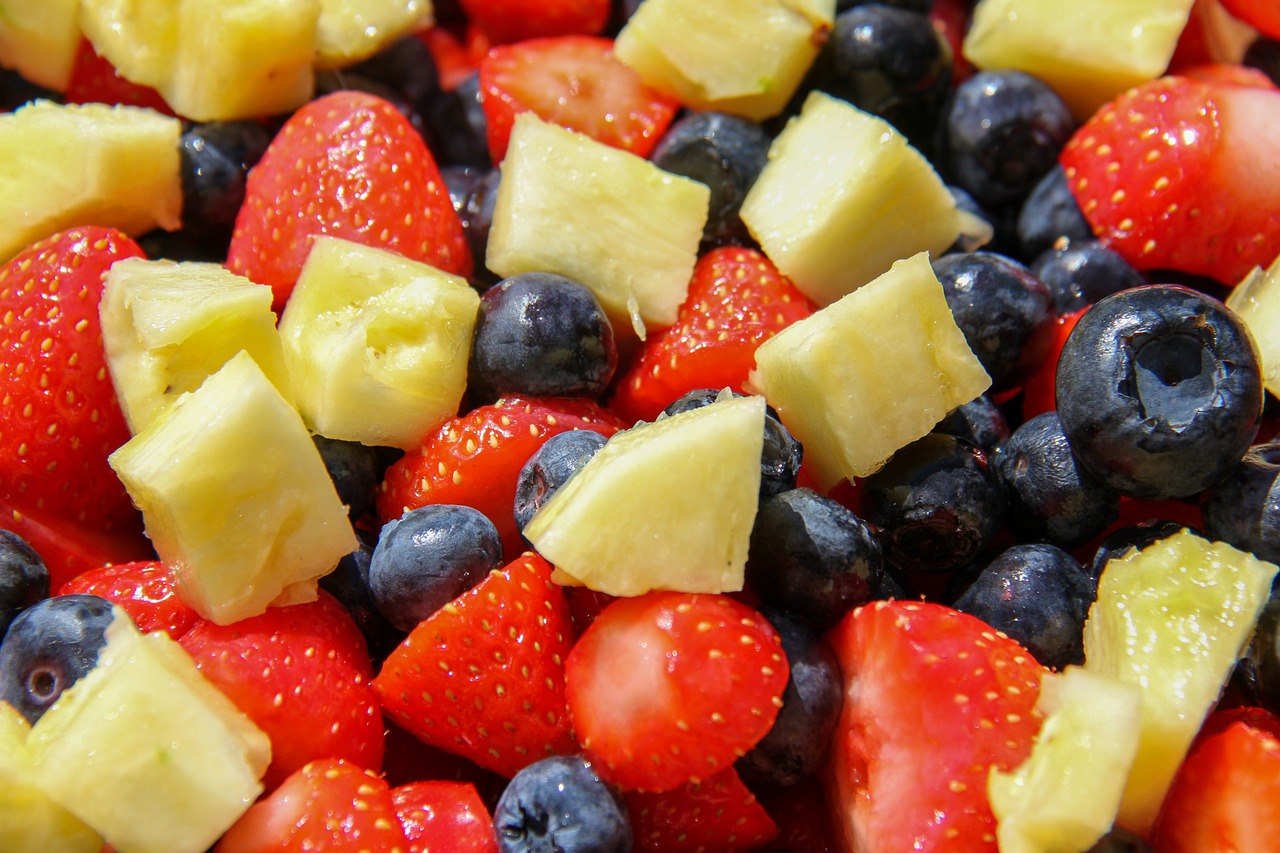 Cranberry and Blueberry Spinach Salad (image credits: pixabay)