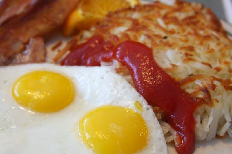 Ketchup on Eggs Creates Breakfast Table Drama (image credits: flickr)