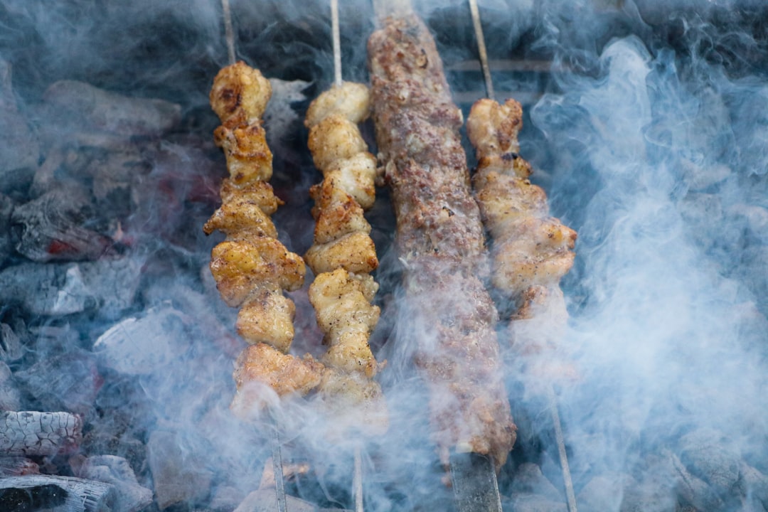 Grilling Creates Cancer Compounds While Experts Cheer (image credits: unsplash)