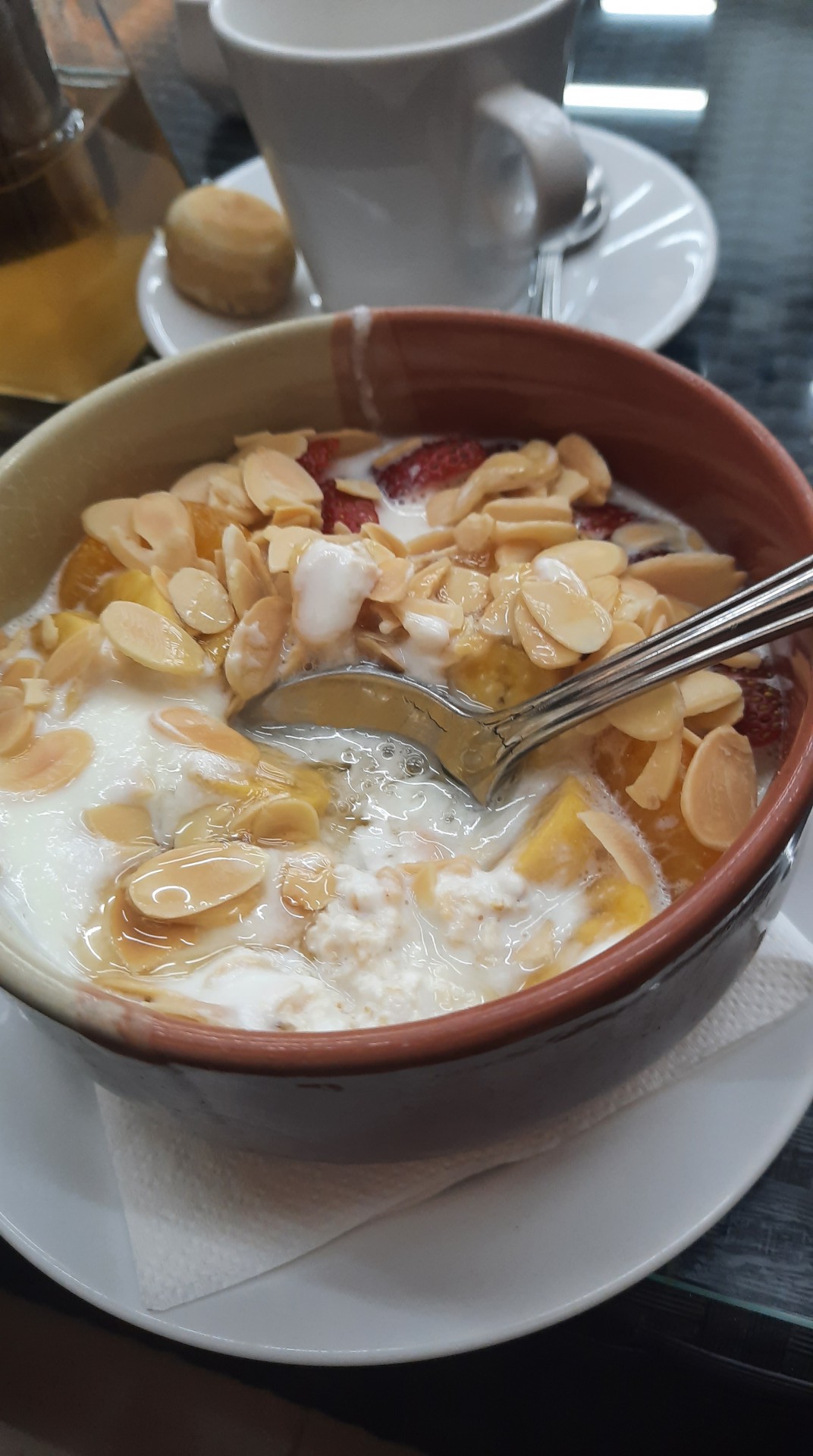 Instant Oatmeal with Fruit (image credits: wikimedia)