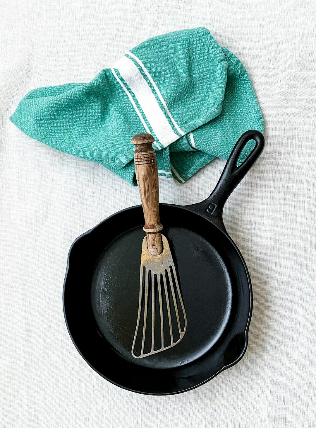 Washing Cast Iron with Soap Ruins the Seasoning (Image Credits: Unsplash)