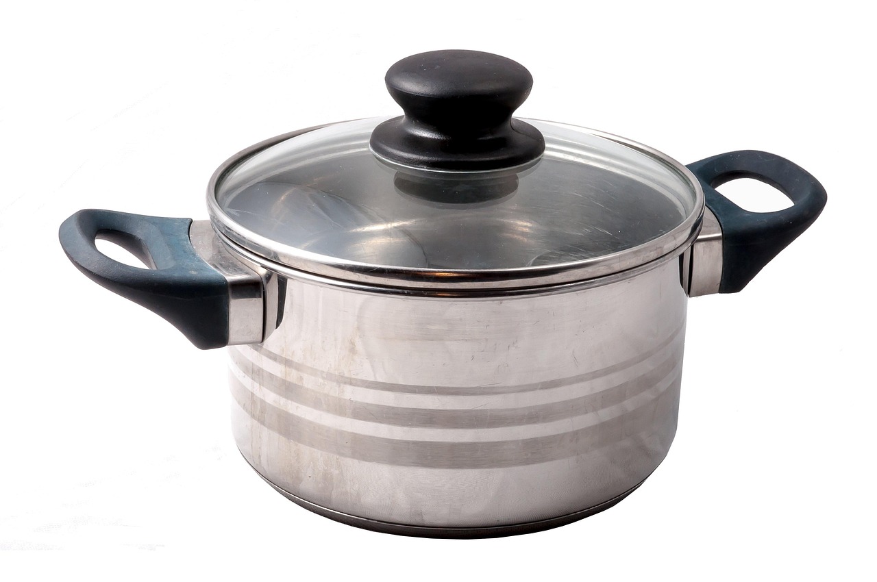 Sliding Heavy Cookware Across the Surface (image credits: pixabay)