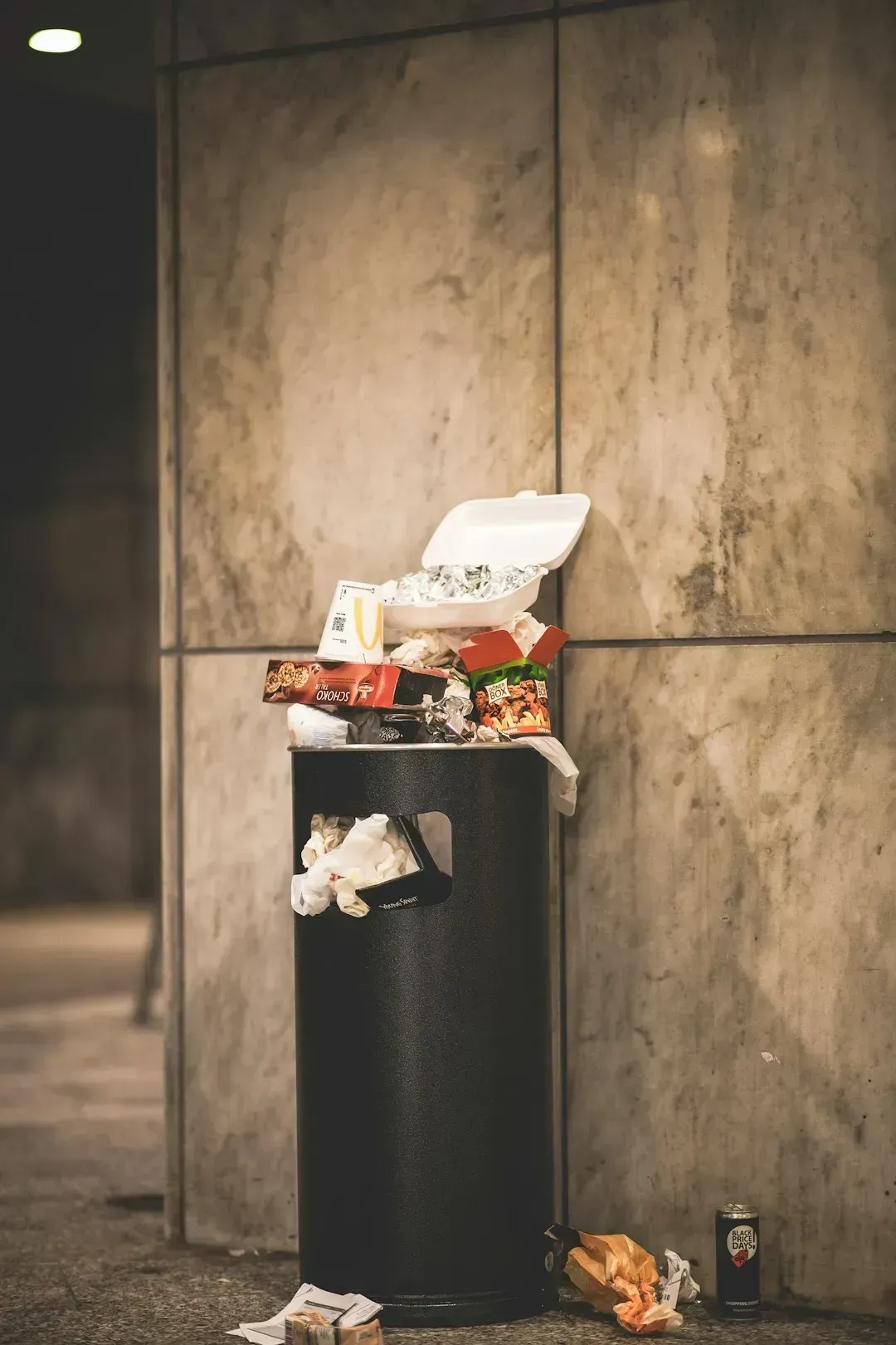 7. Mindless Grocery Overbuying That Ends in the Trash (Image Credits: Unsplash)