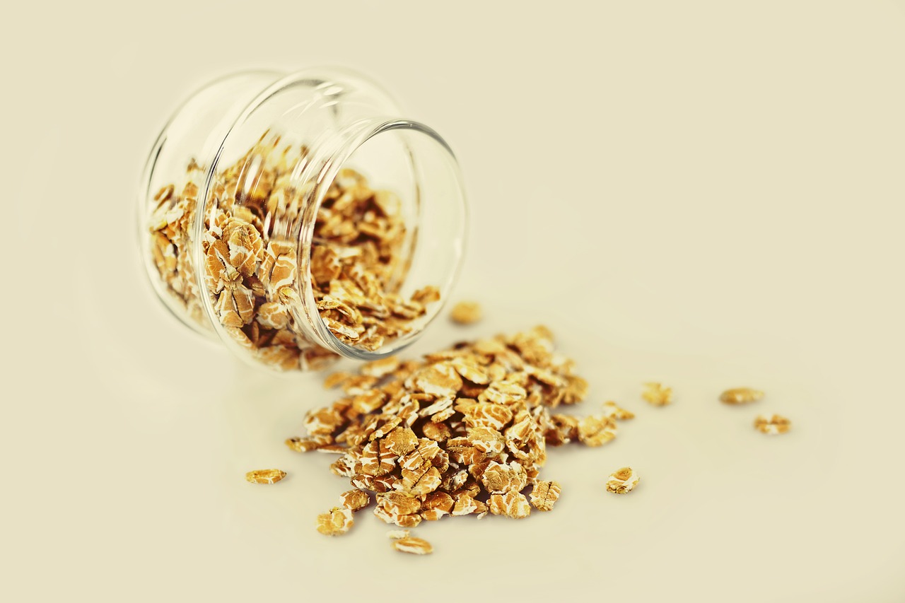 Oats & Whole Grains (image credits: pixabay)