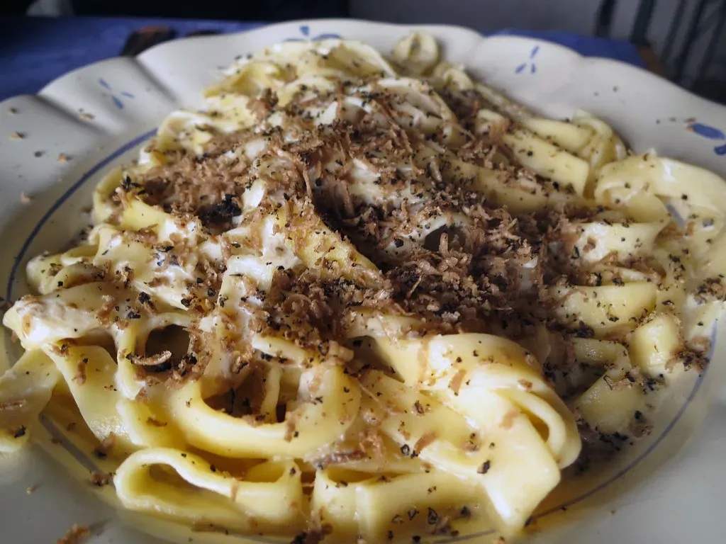 Truffle Oil Pasta That Barely Contains Real Truffles (Image Credits: Flickr)