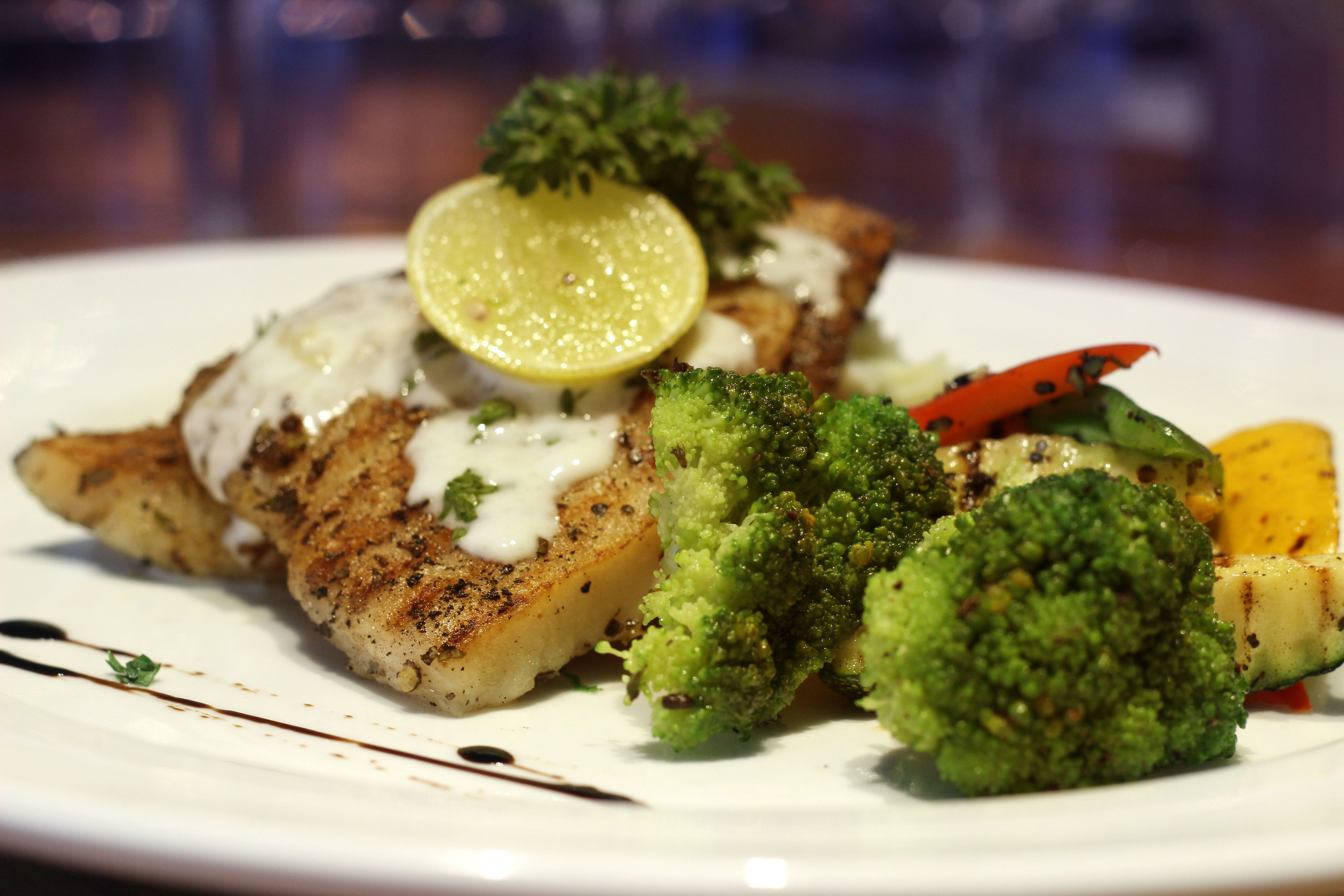 Grilled White Fish with Mashed Potatoes and Green Beans (image credits: wikimedia)