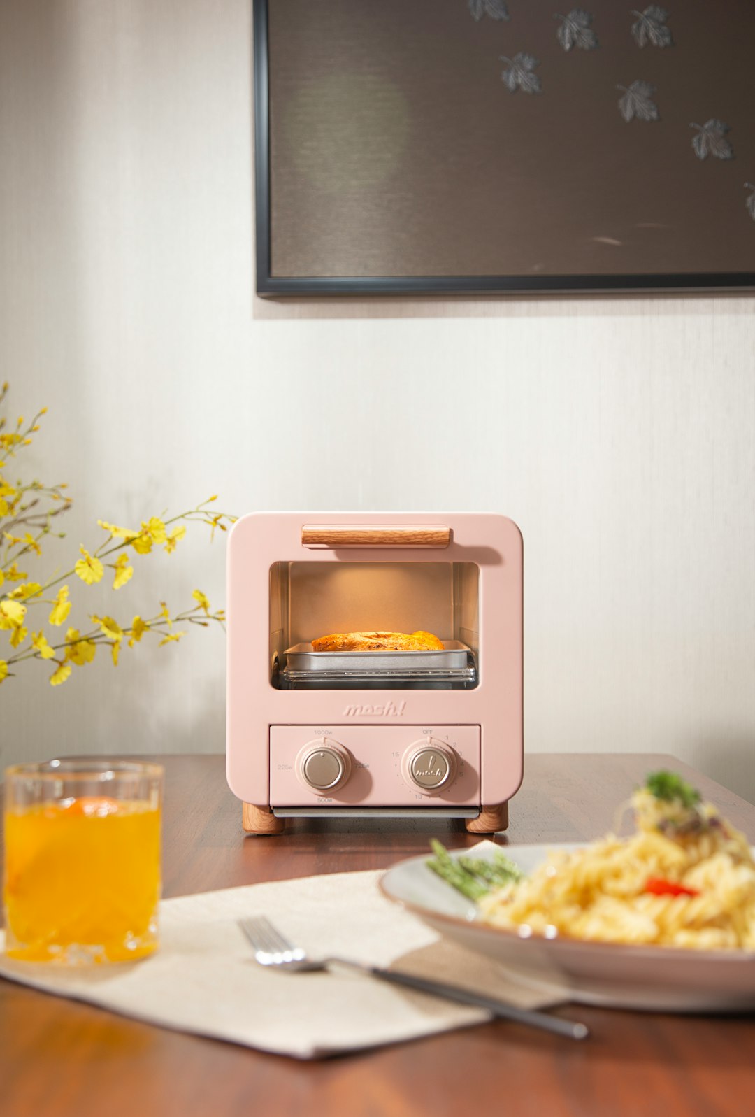 Why Your Microwave Is Garlic's Worst Enemy (image credits: unsplash)