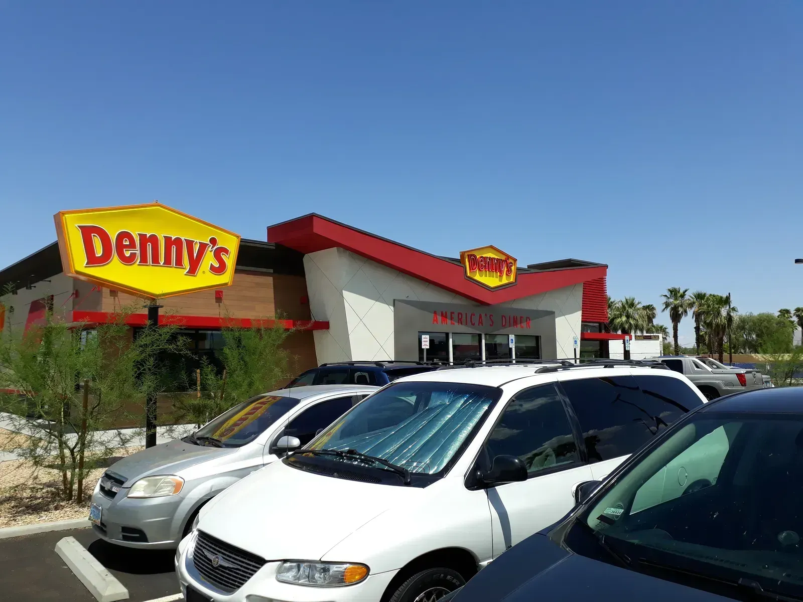 1. Denny's: The All-Night Diner That Lost Its Way (By Niels Hoogvliet, CC BY-SA 4.0)