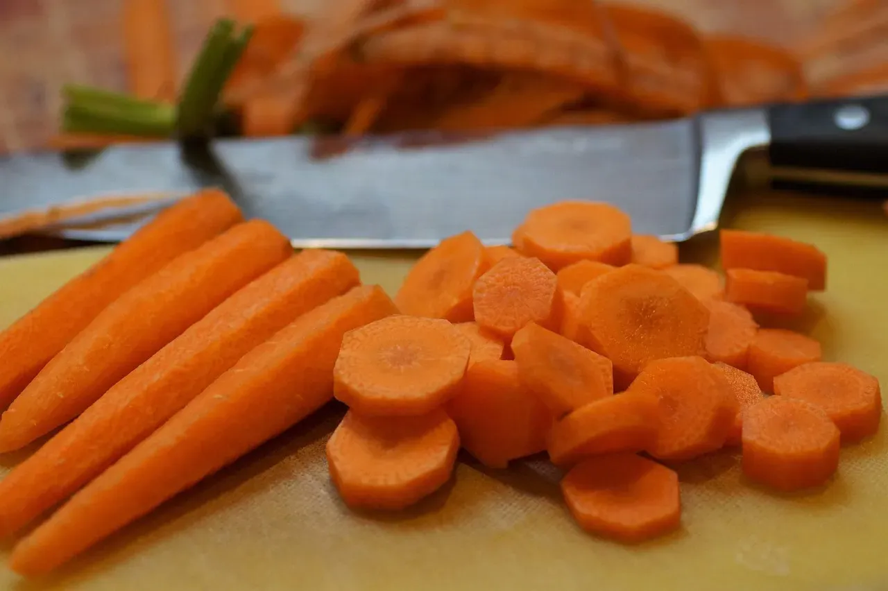 2. Carrots: Most of the Antioxidants Are in the Peel (Image Credits: Pixabay)