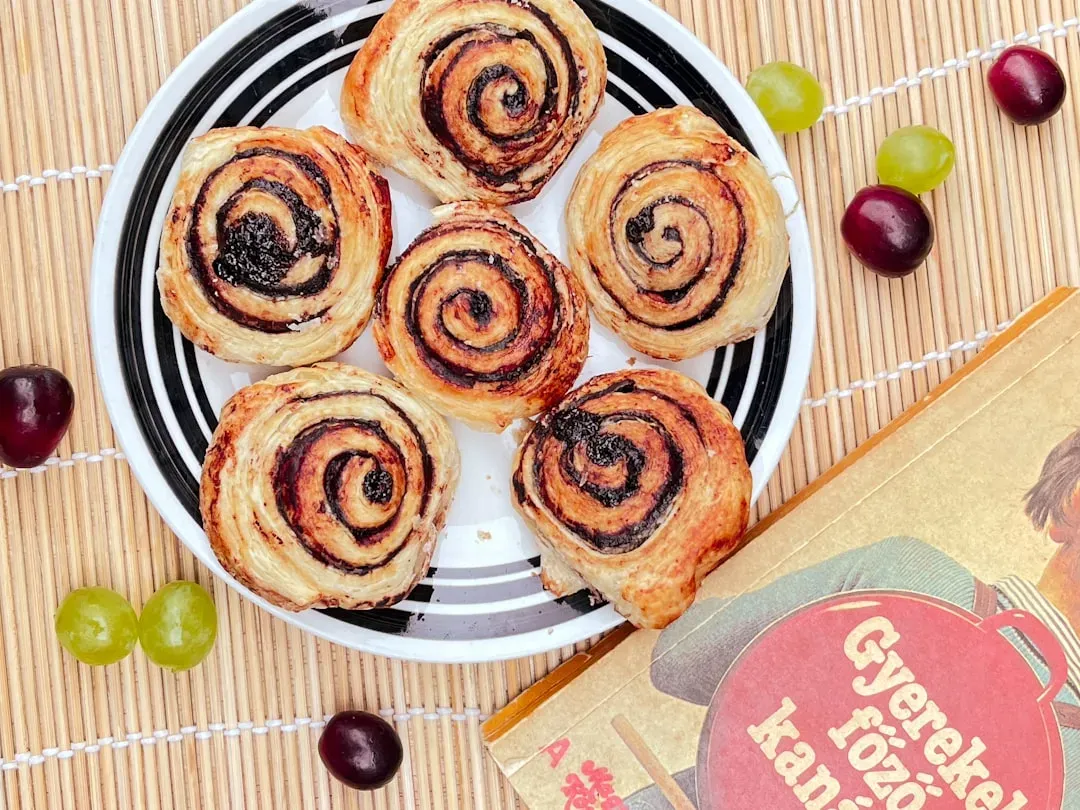 1. Packaged White Bread: The Everyday Offender You're Probably Ignoring (Image Credits: Unsplash)