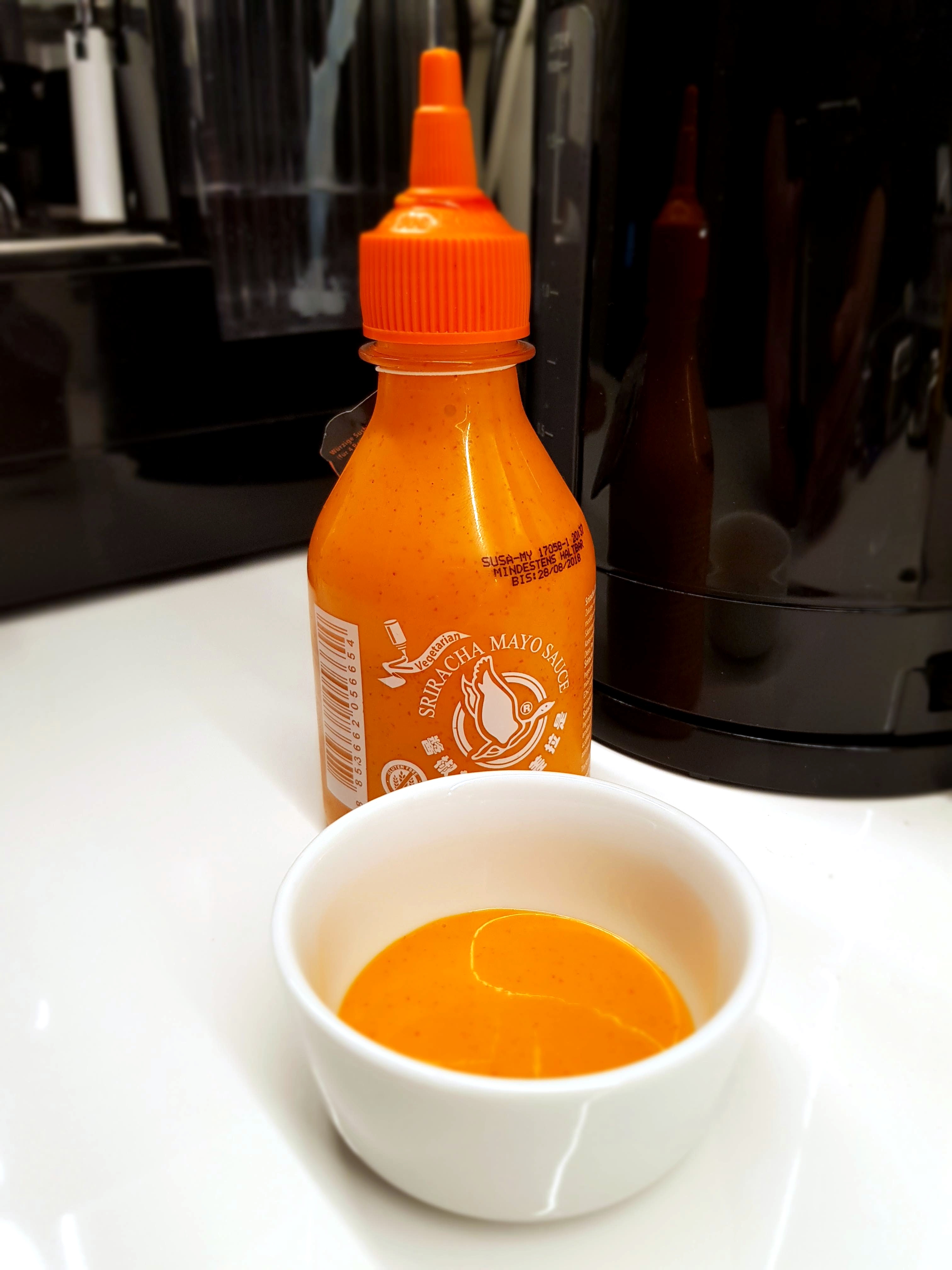 Honey Sriracha Sauce – The Perfect Balance (image credits: By Takeaway, CC BY-SA 4.0, https://commons.wikimedia.org/w/index.php?curid=65949180)
