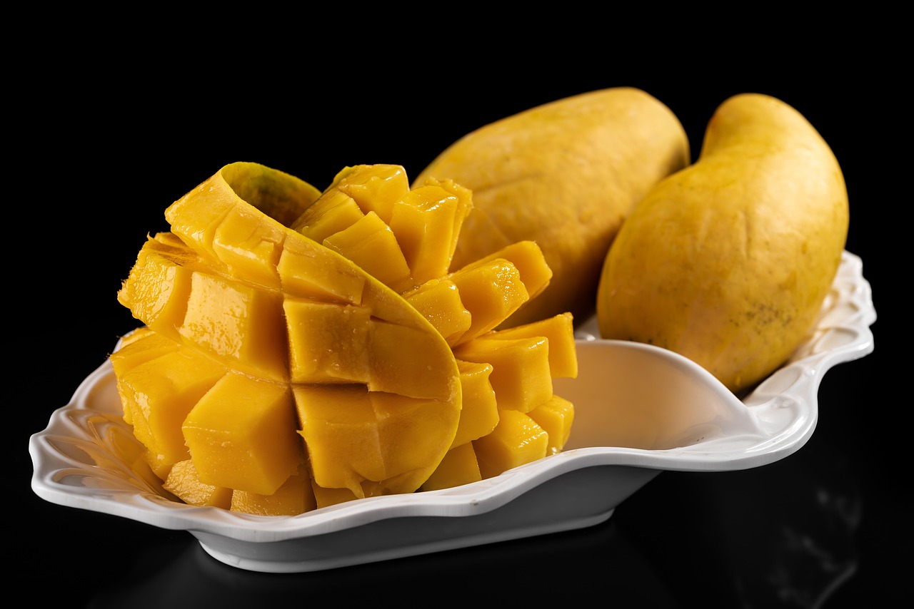 Mangoes: The Tropical Sugar King (image credits: pixabay)